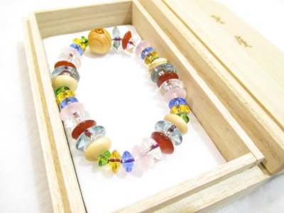 画像2: パワーストーン・京都/【弘法大師守護梵字(ユ)】彫刻【高野槙】親玉１２ｍｍ【そろばん珠(グリーンーアンバー・カーネリアン・ダークブルークォーツ・ライトブルークォーツ・黄水晶・本水晶)】≪レディースサイズ≫ブレスレット、桐箱付き【伏見の京屋】