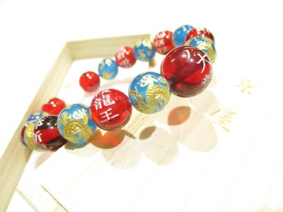 画像1: パワーストーン・京都/【2026年午年、大開運・飛躍祈願オリジナル】【勢至菩薩守護梵字(サク)】彫刻【本水晶】【八大龍王神(難陀龍王・跋難陀龍王・沙伽羅龍王・和脩吉龍王・徳叉迦龍王・阿那婆達多龍王・摩那斯龍王・憂鉢羅龍王)】彫刻【レッドアンバー】【皇帝龍(五本爪龍)】彫刻【青瑪瑙(八神)】ブレスレット、桐箱付き【伏見の京屋】