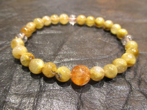 画像1: パワーストーン・京都/【高品質１点もの】【地上最強レベルの組み合わせ】【最強金運・財運・事業運・霊力開花・人間関係円滑】【オレンジルチルクォーツ】親玉９ｍｍ【密集ゴールドルチルクォーツ】【ブラックスーパーセブン】【ホワイトファントムクォーツ】ブレスレット、桐箱付き【天然石の京屋】 (1)