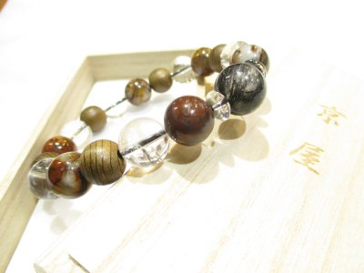 画像1: パワーストーン・京都/【勝負・夢・強力波動・健康】【ブラックルチルクォーツ】【神代杉】【ピーターサイト】【ヒマラヤ産本水晶】【そろばん珠本水晶】ブレスレット桐箱付き【伏見の京屋】