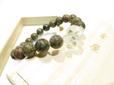 画像1: パワーストーン・京都/【事業運・財運・覚醒・高波動】【皇帝龍】彫刻【ヒマラヤ本水晶】親玉13mm【エクロジャイト (ノルウェー産)】【ゴールドルチルクォーツ(金針水晶)】ブレスレット、桐箱付き【天然石の京屋】