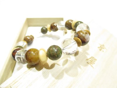 画像1: パワーストーン・京都/【精神安定・覚醒・洞察力・高波動】【ヒマラヤ本水晶】【ピーターサイト】【エクロジャイト (ノルウェー産)】【高野槙】【天竺菩提樹】ブレスレット、桐箱付き【天然石の京屋】